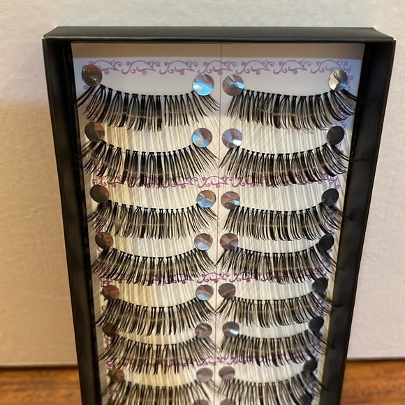 False lashes - Picture 2 of 2